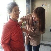 학생부 카네이션 달아드리기 행사